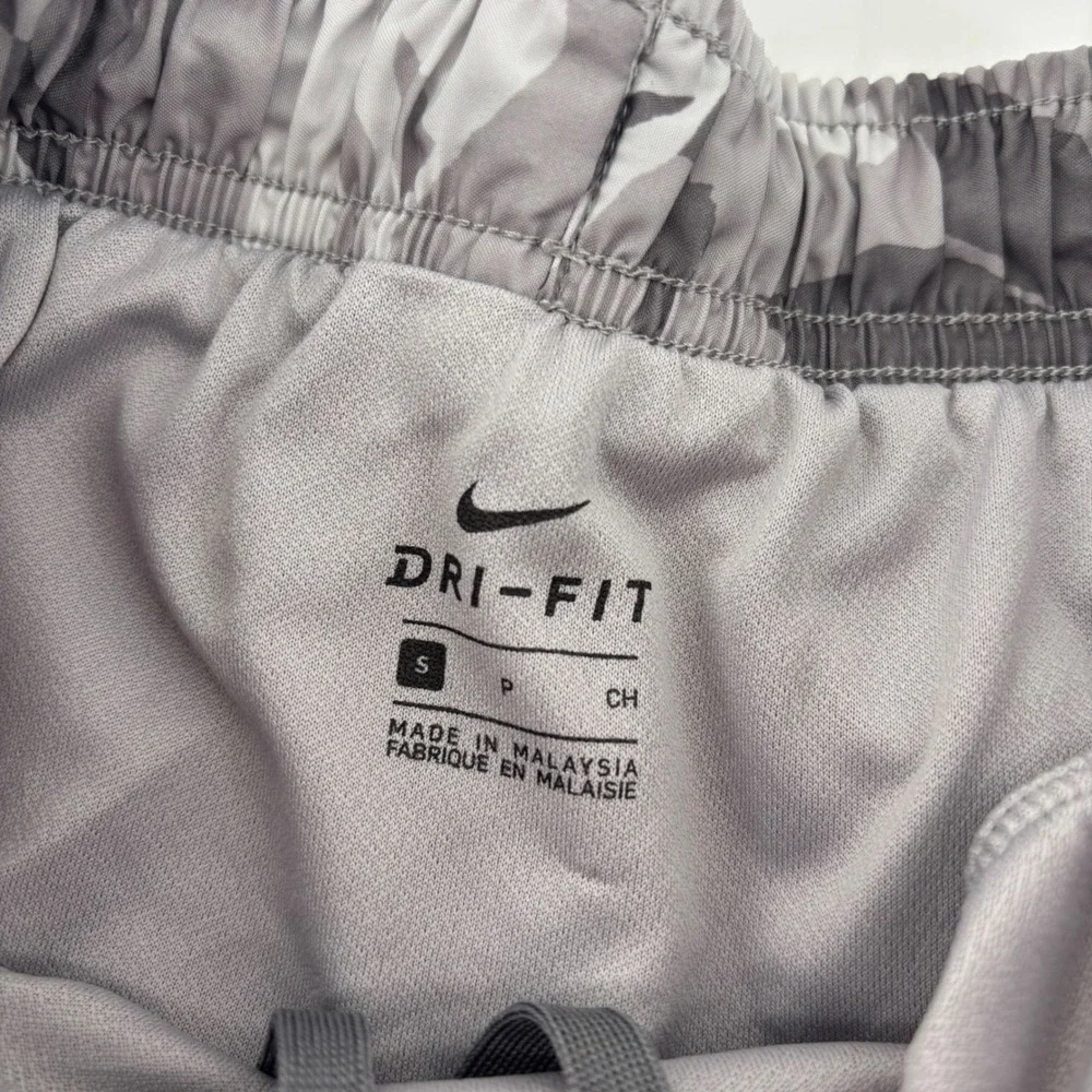 Nike‎ Running Shorts Womens Small Grey Leaf Camo Excellent Dri-FIT Tempo 3in